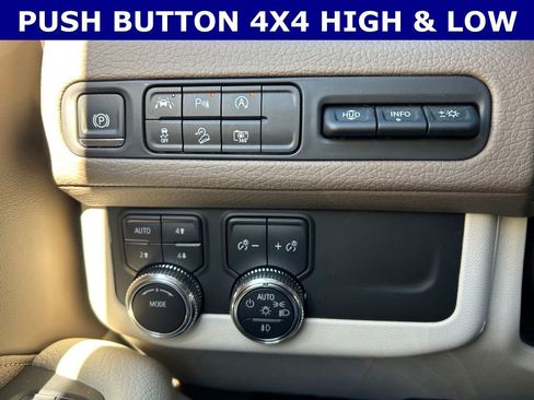 Used 2024 GMC Yukon Denali AWD/4WD image 17