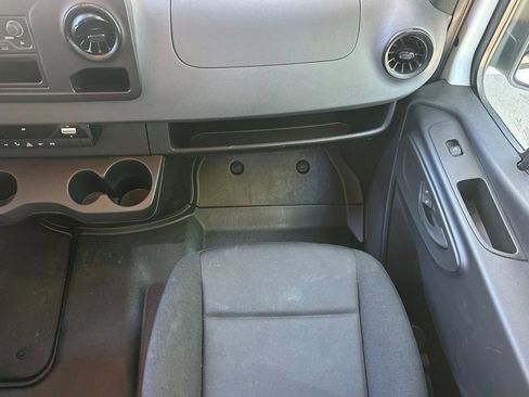 Used 2022 Mercedes-Benz Sprinter 2500 image 27