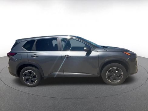 Used 2024 Nissan Rogue SV FWD image 16
