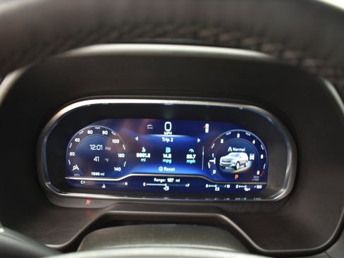 Used 2024 Chevrolet Tahoe High Country w/ Premium Package image 17