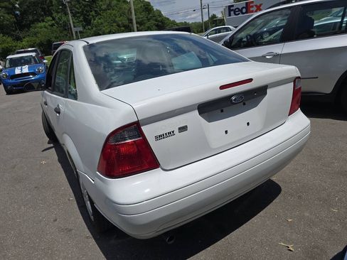 Used 2007 Ford Focus SE FWD image 4