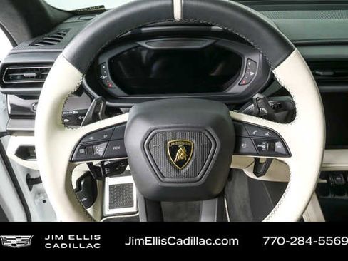 Used 2025 Lamborghini Urus SE image 9