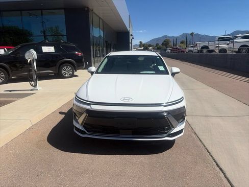 Used 2024 Hyundai Sonata SEL FWD image 2