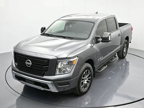 Used 2024 Nissan Titan SV w/ SV Convenience Package image 29