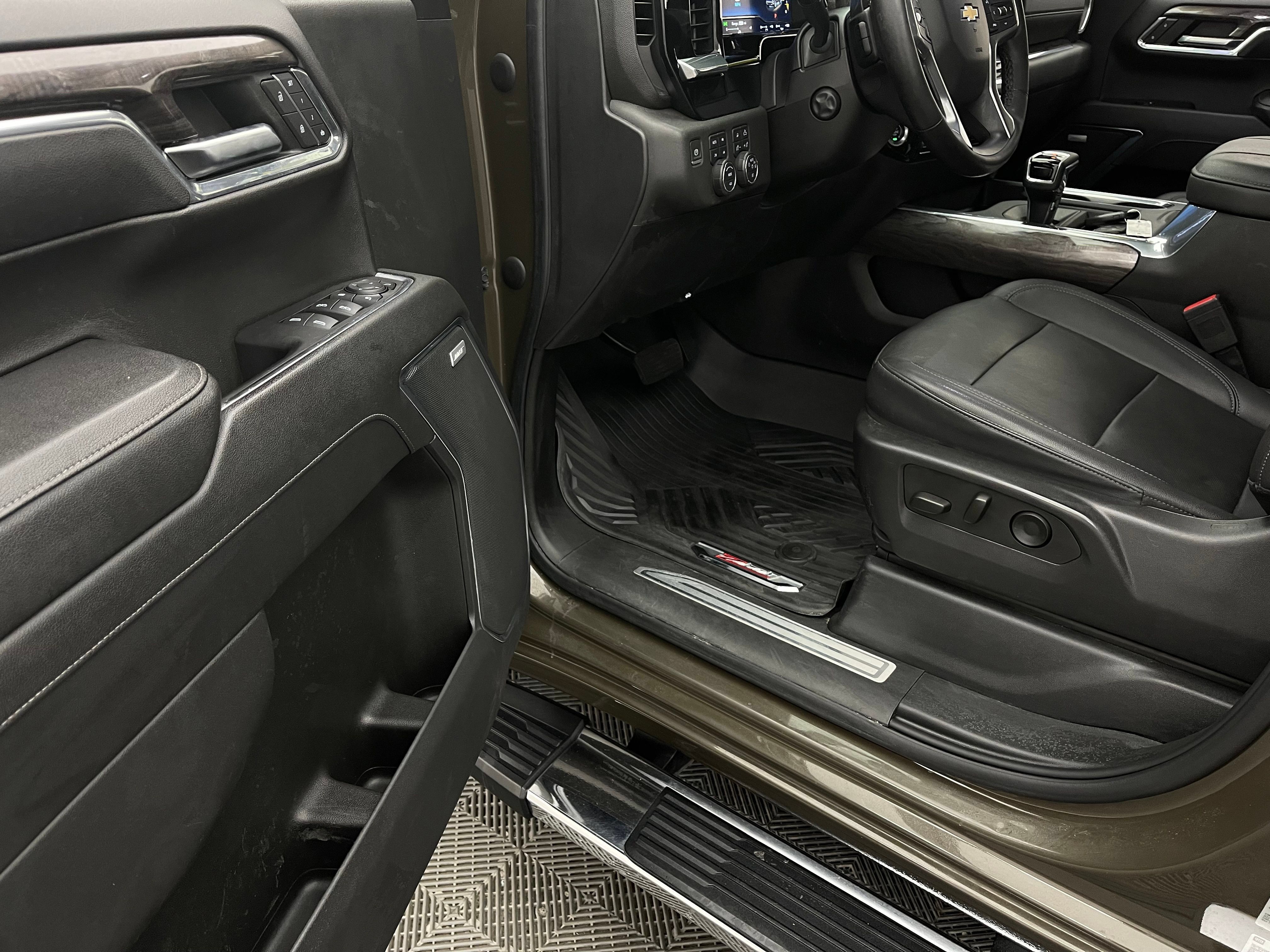 Used 2023 Chevrolet Silverado 1500 LTZ AWD/4WD image 14
