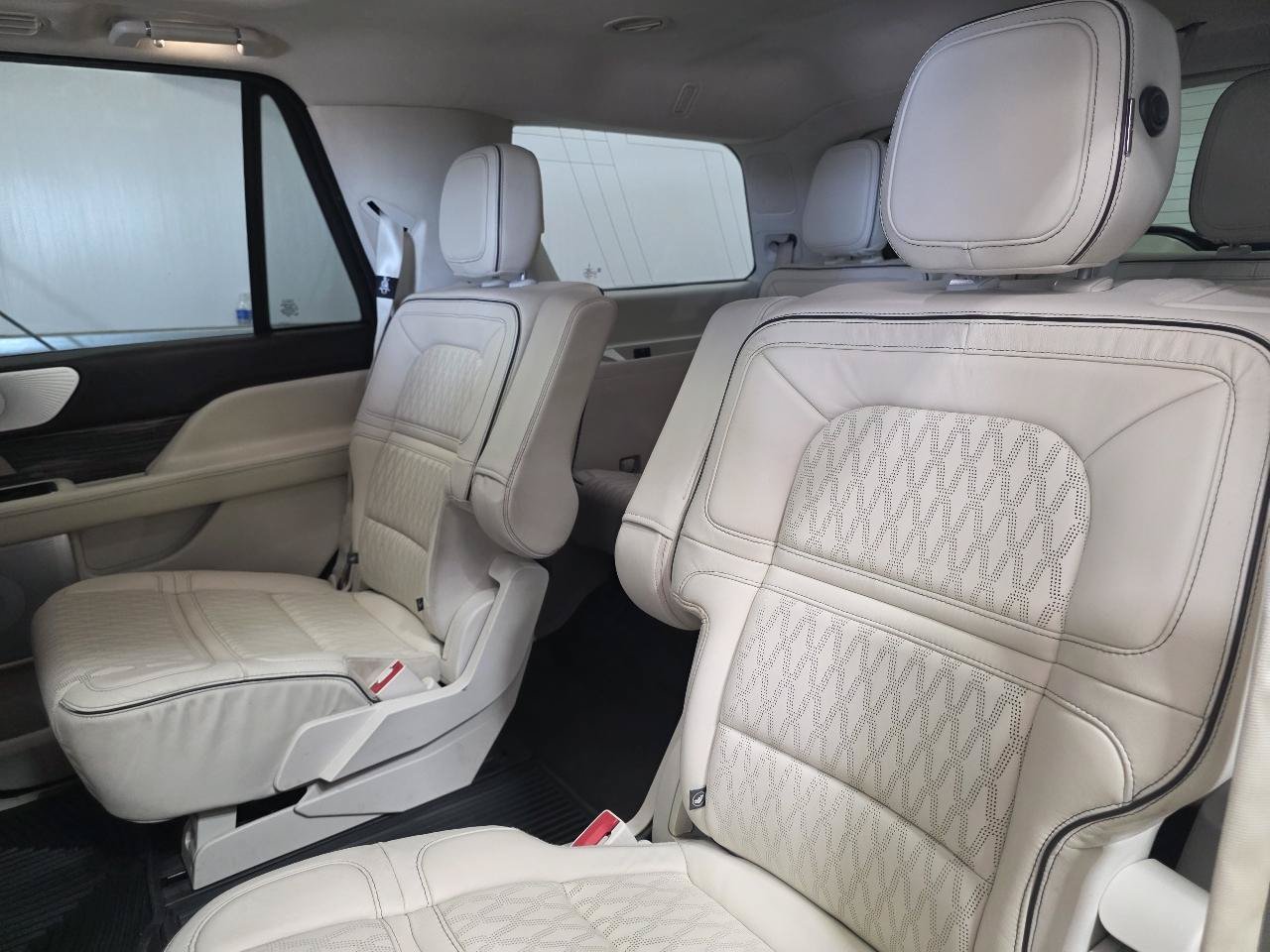 Used 2020 Lincoln Navigator Black Label w/ Cargo Convenience Package AWD/4WD image 12