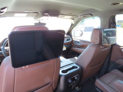 Used 2024 Chevrolet Tahoe High Country w/ Advanced Technology Package image 15