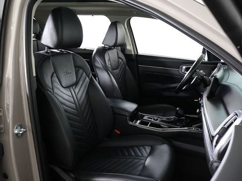 Used 2025 Kia Sorento AWD image 35