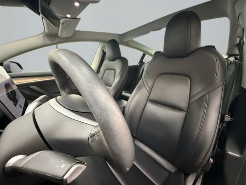 Used 2023 Tesla Model 3 Standard Range image 10