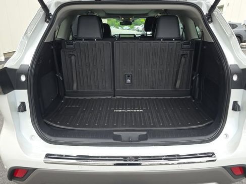 Used 2026 Toyota Highlander Platinum AWD/4WD image 9