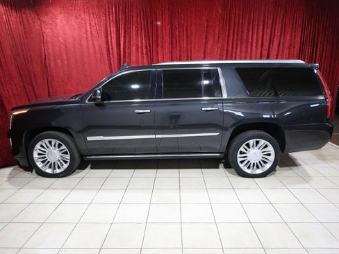 Used 2019 Cadillac Escalade ESV Platinum RWD image 4