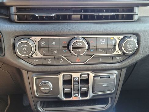 Used 2025 Jeep Wrangler Unlimited Sport AWD/4WD image 20