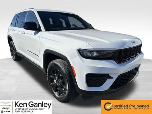 Certified 2025 Jeep Grand Cherokee Altitude image 1