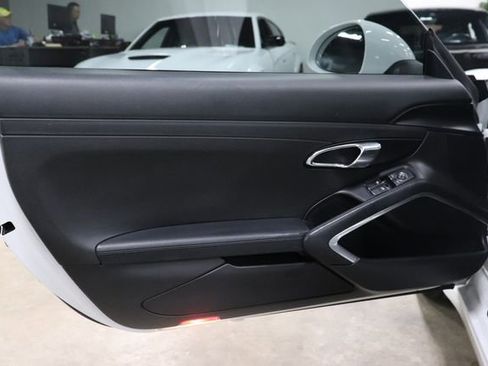 Used 2016 Porsche 911 Carrera RWD image 9