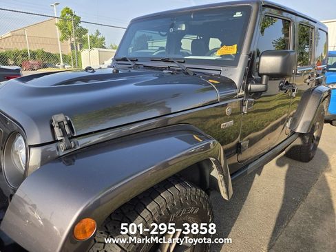 Used 2017 Jeep Wrangler Unlimited Sahara AWD/4WD image 5