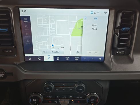 Used 2024 Ford Bronco Black Diamond image 8