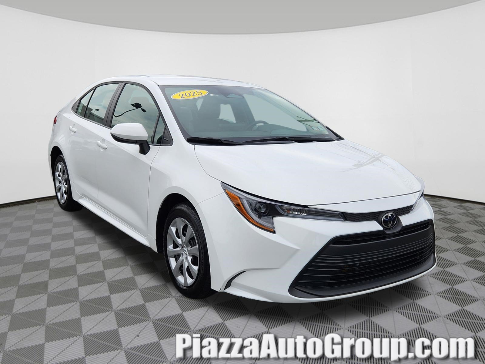 Used 2025 Toyota Corolla LE FWD image 1
