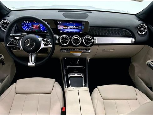 Used 2024 Mercedes-Benz EQB 300 4MATIC image 5