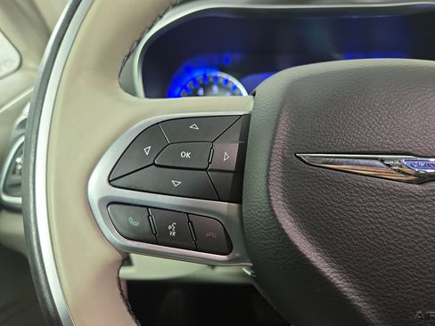 Used 2019 Chrysler Pacifica Limited image 17