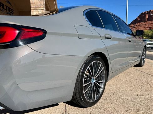 Used 2022 BMW 530e xDrive 530e xDrive w/ Premium Package image 24