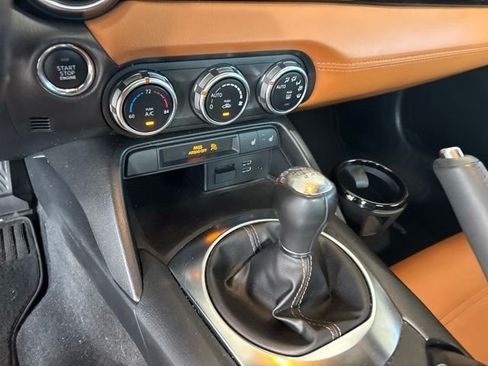 Used 2018 FIAT 124 Spider Lusso RWD image 9