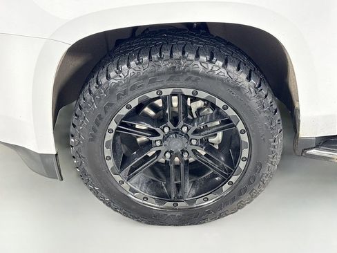 Used 2018 GMC Yukon Denali w/ Open Road Package image 11