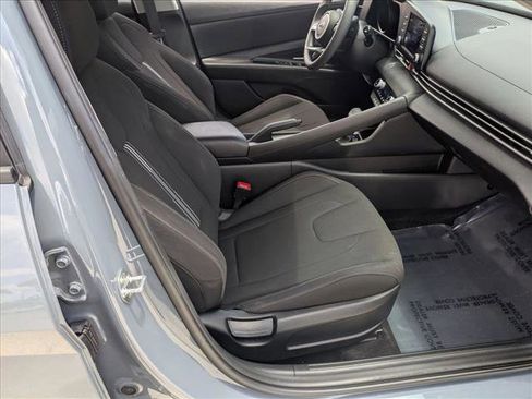 Used 2023 Hyundai Elantra SEL FWD image 18
