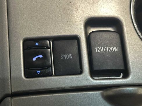 Used 2012 Toyota Highlander FWD image 16