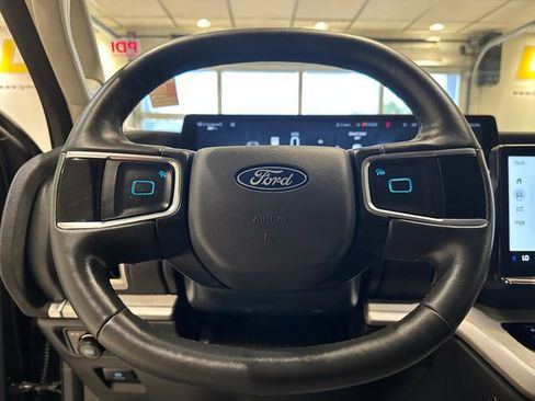Certified 2025 Ford Expedition Active AWD/4WD image 9