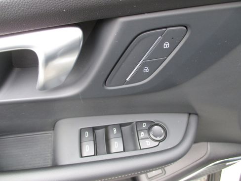 Used 2025 Buick Enclave Preferred image 14