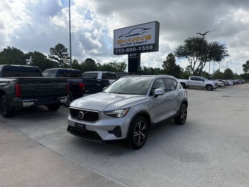 Used 2023 Volvo XC40 B5 Core AWD/4WD image 3