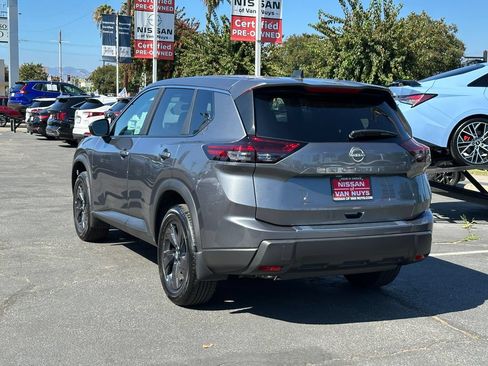 Used 2026 Nissan Rogue SV FWD image 4