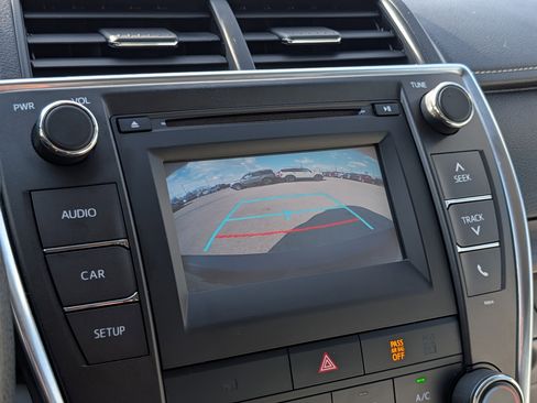 Used 2017 Toyota Camry LE image 19