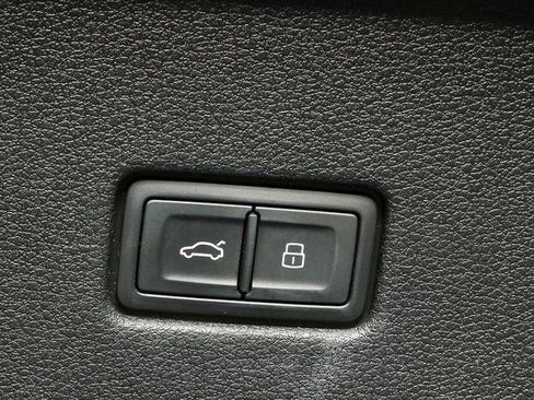 Used 2023 Audi Q8 Premium Plus w/ Premium Plus Package image 29