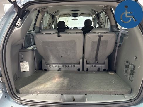 Used 2005 Chrysler Town & Country Touring w/ Leather Interior Group FWD image 33