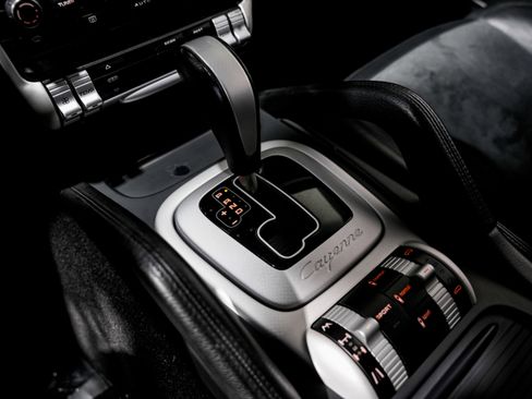 Used 2010 Porsche Cayenne GTS image 13