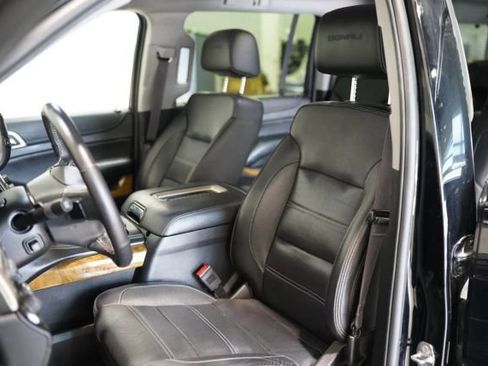 Used 2017 GMC Yukon XL Denali AWD/4WD image 25