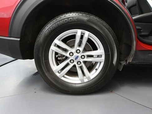 Used 2023 Ford Explorer XLT w/ Equipment Group 202A AWD/4WD image 14