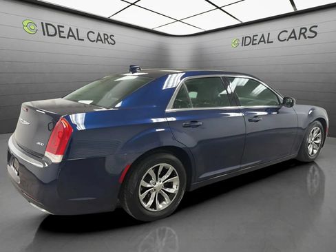 Used 2016 Chrysler 300 Limited RWD image 5