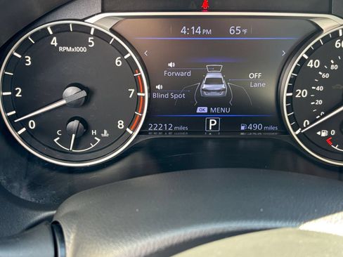Used 2025 Nissan Altima 2.5 SV FWD image 35