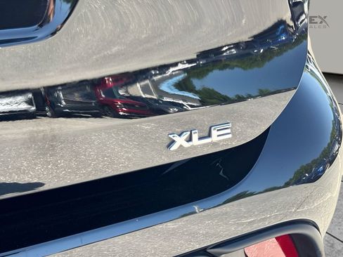 Used 2021 Toyota Highlander XLE FWD image 20
