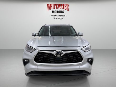 Used 2022 Toyota Highlander XLE AWD/4WD image 6