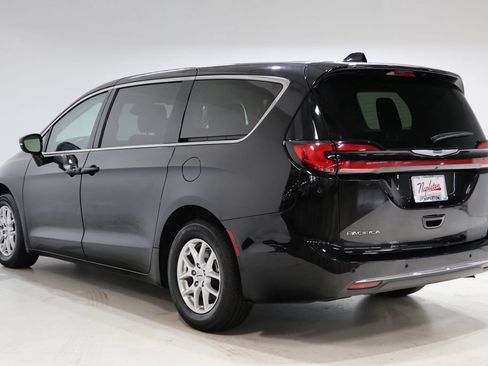 Used 2024 Chrysler Pacifica Touring-L FWD image 6