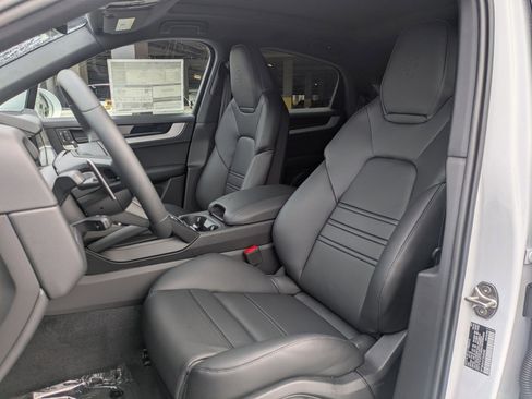 New 2026 Porsche Cayenne Coupe image 5