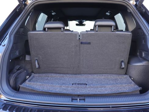 Used 2024 Volkswagen Tiguan SE R-Line image 16