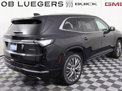 Certified 2025 Buick Enclave Avenir image 7