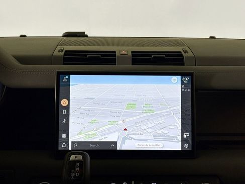 Used 2025 Land Rover Defender 110 X-Dynamic SE image 24
