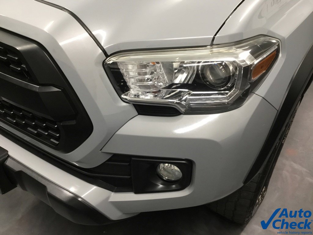 Used 2018 Toyota Tacoma TRD Off-Road w/ Technology Package AWD/4WD image 29