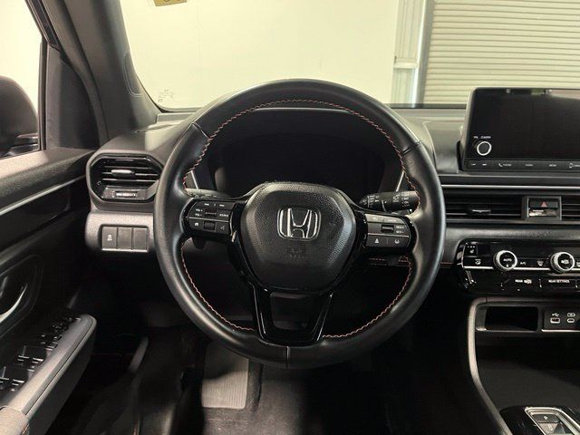 Used 2025 Honda Pilot Sport image 22