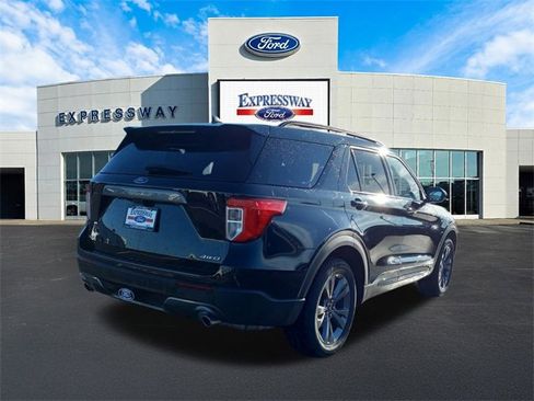 Used 2023 Ford Explorer XLT w/ Equipment Group 202A image 6